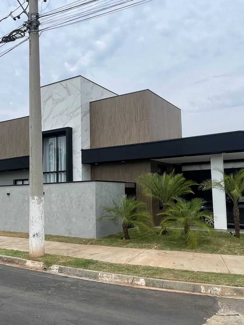 Casa térrea entregue, vista da rua